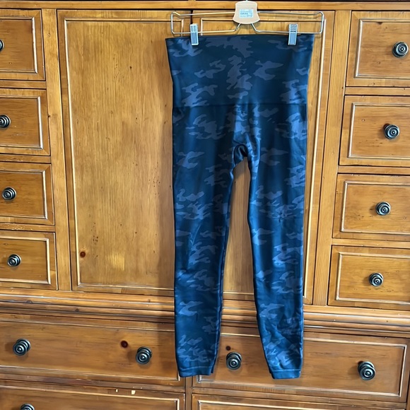 SPANX Camo Print High Waisted Seamless Knit Look At Me Now Leggings Size 1X - Picture 4 of 5